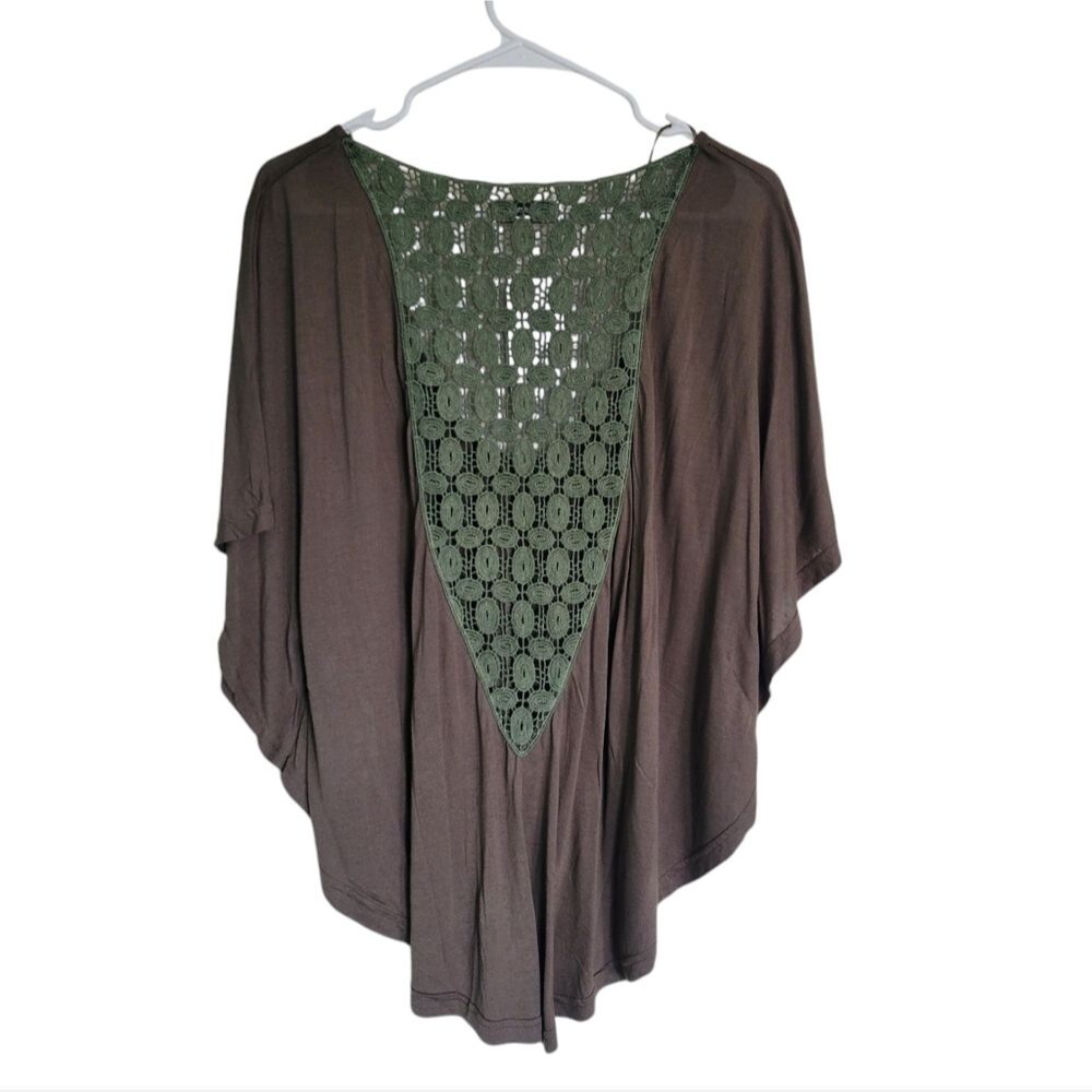 Papillon Batwing Sleeve Flowy Top With Lace Detail. - NWT - Picture 2 of 5